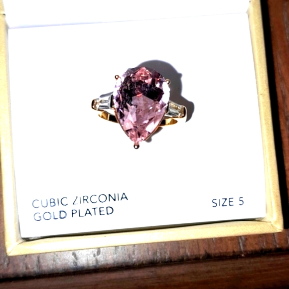 Charter Club Beautiful Ring /gold plated cubic zirconia teardrop - Picture 2 of 8